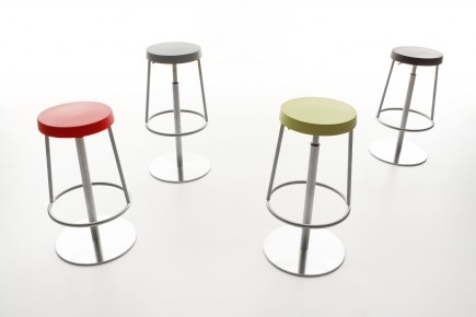 Dancer Stool by Maxdesign